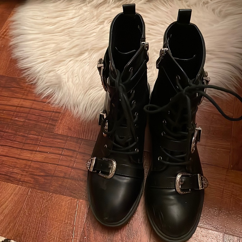 Combat boots
